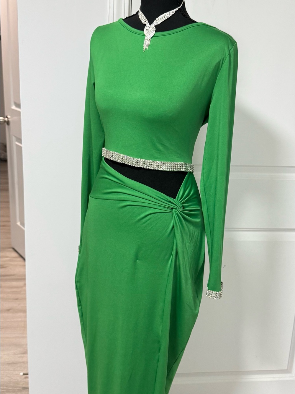 Green Long-Sleeve Knot Cutout Evening Dress